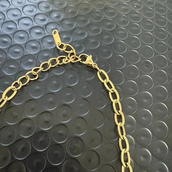 Elegant Gold Chain Necklace - Picture 2 of 6